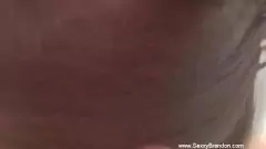 Redare Răspuns sincer la piscină cu sânii care săritură ale brunetei amatoare