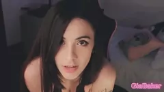 Abspielen Gia Bakers sinnliches Twerking und Dildospiel in einer heißen Live-Show