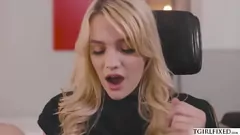 Abspielen Die sinnliche Shemale Natalie Mars dominiert Kenna James in einer heißen Shemale-Sex-Session