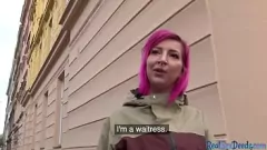 Jouer Une superbe rousse européenne profite d'une baise intense en levrette en public avec une énorme éjaculation.