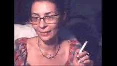 Reproducir mariana una joven rumana fuma y muestra sus tetas en la web