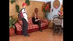Redare Milf se mangaie si se excita apoi se fute in pizda si in cur