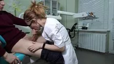 Redare Dentista face o partida de sex oral cu acest barbat fierbinte