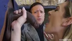 Abspielen Schwarz mit einem großen dicken Schwanz dringt in eine feurige Nymphomanin ein