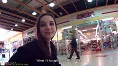 Jouer Film porno sexe avec jeune femme sexe au supermarché