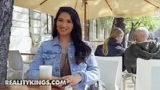 Afspelen Xnxx bij casting met een blondje