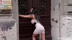 تشغيل سيمونا تمارس الجنس مع اثنين من أصدقائها وتبتلع نائب الرئيس