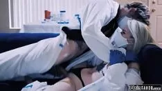 Afspelen Een blondine zoals zij neukt alleen beschermd