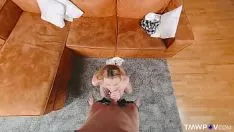 تشغيل حتى لو كانت مع صديقها، هذه الشقراء تمارس الجنس مع رجل آخر