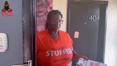 Reproducir Ex estrella porno BBW Ebony entrega pizza y se moja y se vuelve salvaje