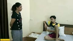 Reproduzir Garota gostosa do serviço de quarto indiana pega lambendo e fodendo!