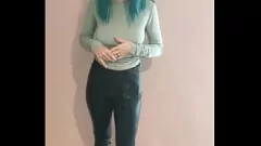 Jouer Trucco perverso del "servizio fotografico": il pompino finto di una teenager amatoriale