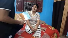 Reproducir Desi Teacher Xxx Rahul: La estudiante no puede resistirse a su culo con curvas y sus grandes tetas naturales