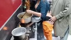 Abspielen Die indische Hausfrau Sobia Nasirs exotisches Analabenteuer in der Küche