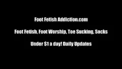 Jouer Adoro i miei piedi sexy nella sessione fetish BDSM POV