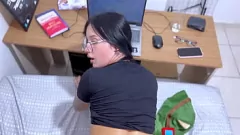 تشغيل Curvy Latina Teen يحصل على اللسان الرطب أثناء لعب لعبة المواعدة على الكمبيوتر الشخصي