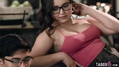 تشغيل BBW Teen Steptister Leana Lovings يحصل عليها كس ضيقة مارس الجنس بشدة
