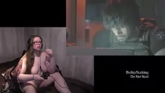 Jouer Gameplay di nudo resident Evil 3: giocatore brunette con tatuaggi e piercing