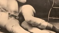 Reproducir Dark Lantern Entertainment's Retro Lesbian Threuge - Dos siglos de diversión porno vintage