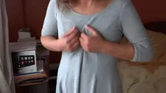 Redare MILF -întărirea cocoșului "În lenjerie își arată țâțele naturale - compilare