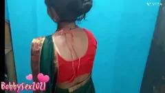 Jouer La chatte desi indienne de Radha se fait baiser dur dans le levrette